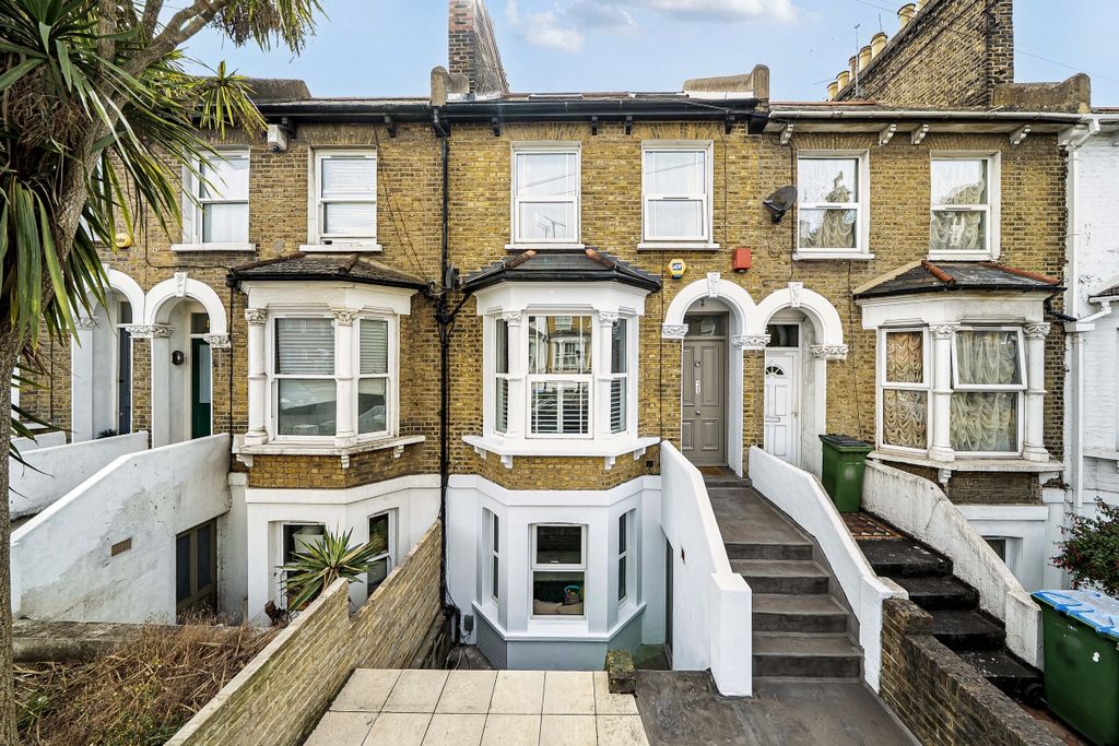 Property photo 1 of 16 1479150-2-6A3014d...