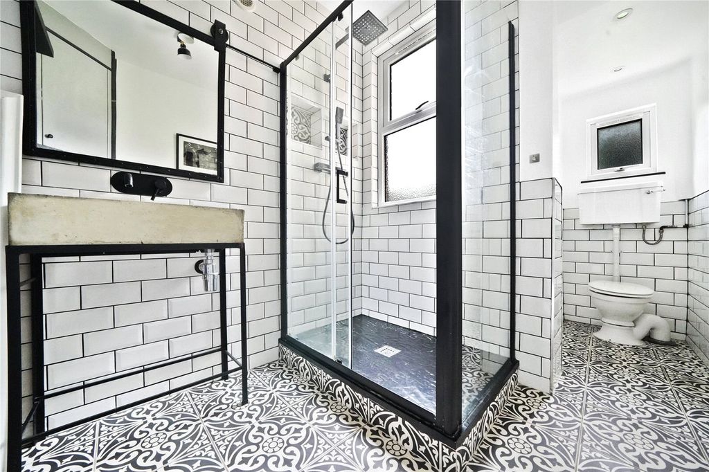 Property photo 2 of 8 Picture No. 16