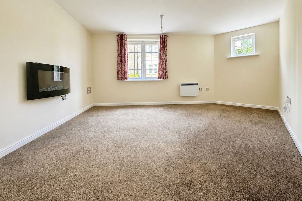 Property photo 2 of 8