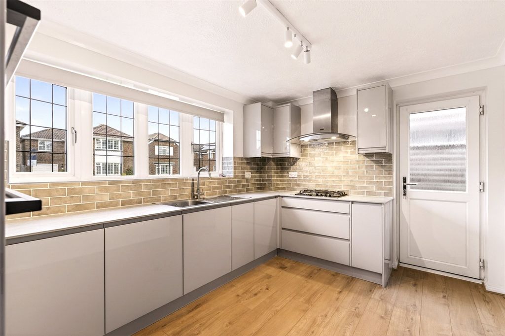 Property photo 3 of 19 Picture No. 14