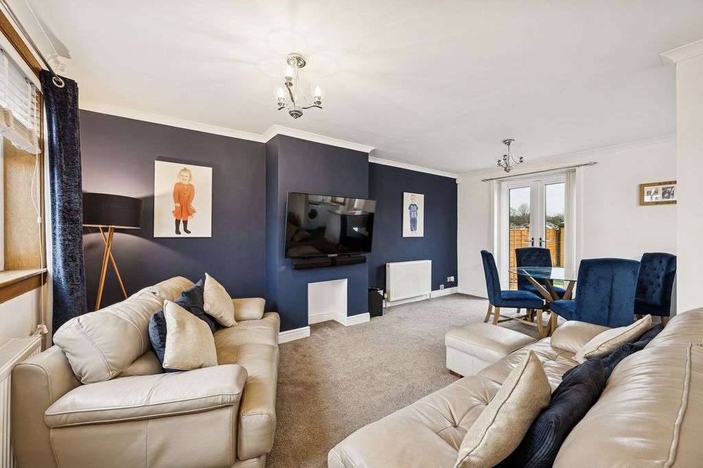 Property photo 2 of 19 Lounge