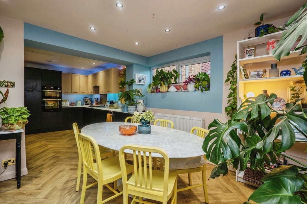 Property photo 3 of 15 Photo