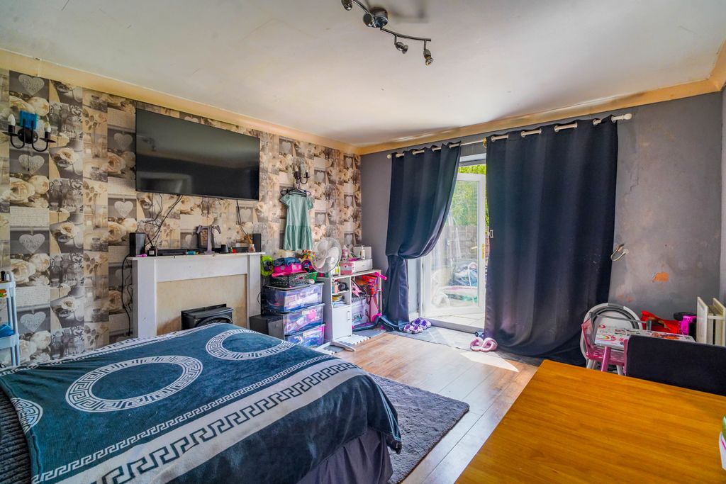 Property photo 3 of 21