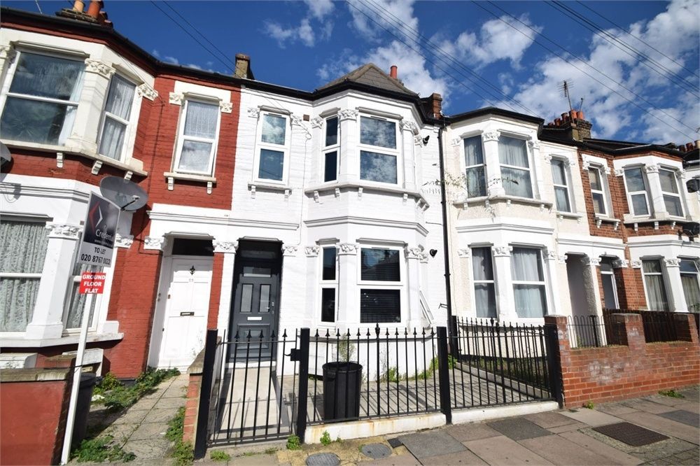 Property photo 1 of 1 A Fantastic 3 Bedroom Split Level Apartment Located Within Close Proximity To Tooting Broadway Tube Station.