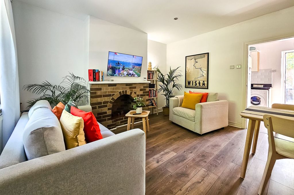 Property photo 2 of 17