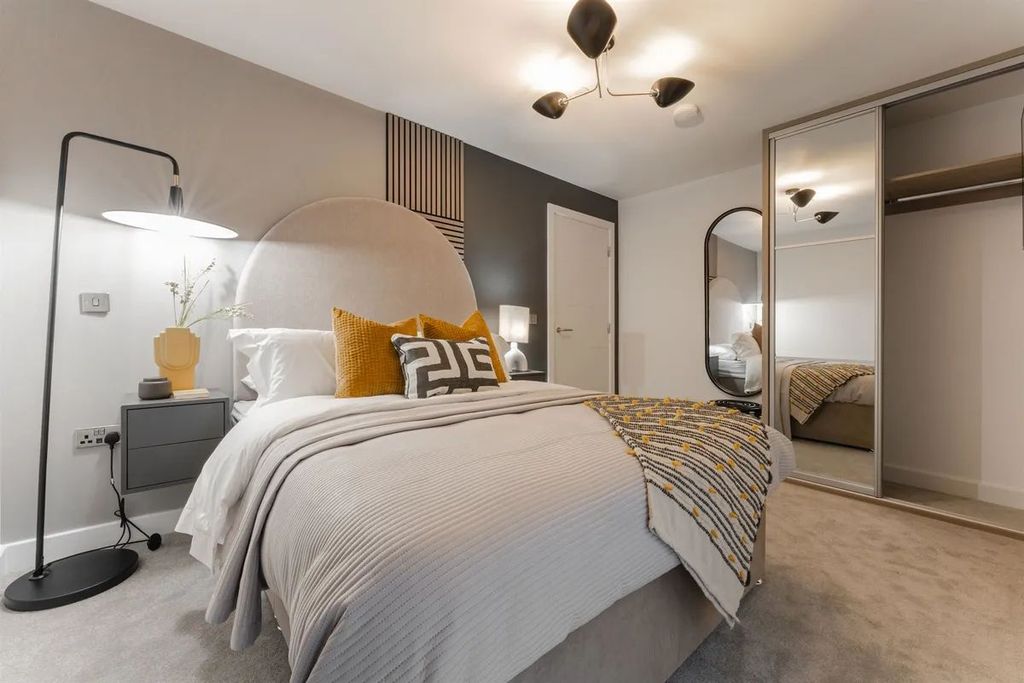 Property photo 2 of 8