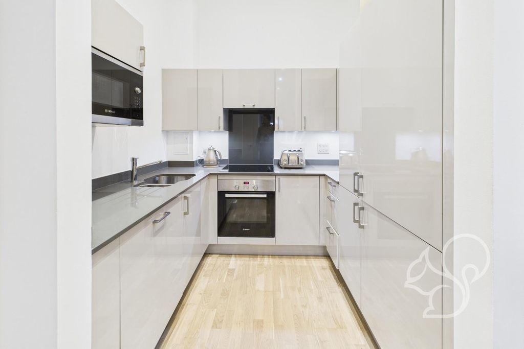 Property photo 3 of 11 Cam05287G0-Pr0100-Still003.Jpg