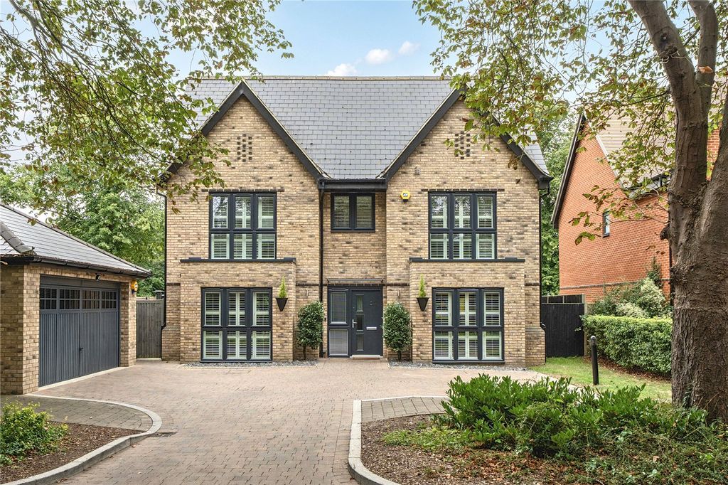 Property photo 2 of 36 Gables Close