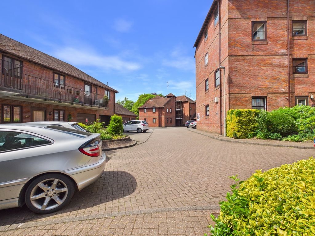 Property photo 3 of 7 Car Park