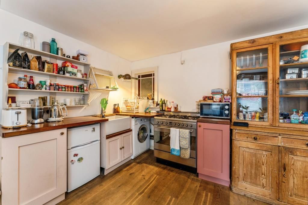 Property photo 2 of 19 Kitchen