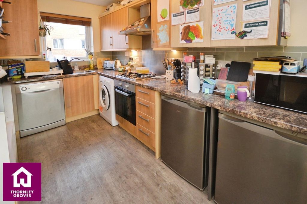 Property photo 3 of 18 Kitchen