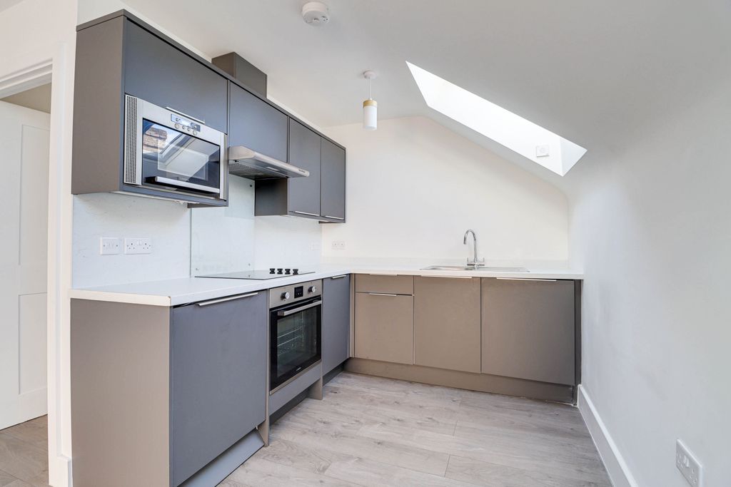 Property photo 2 of 11 1