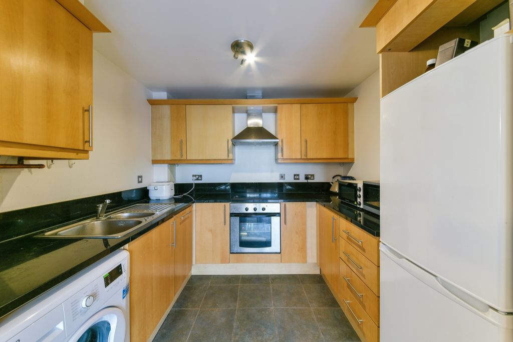 Property photo 2 of 9 Kitchen