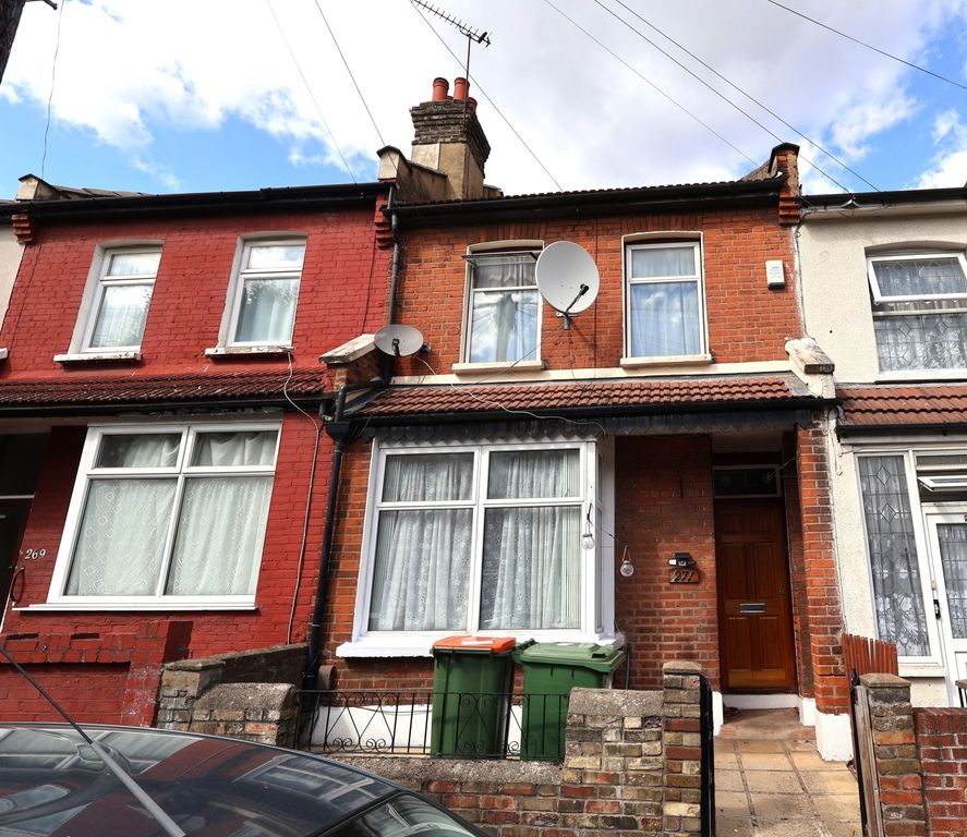 Property photo 1 of 19 Three Bedroom Family Home Situated On Church Road, Manor Park E12.