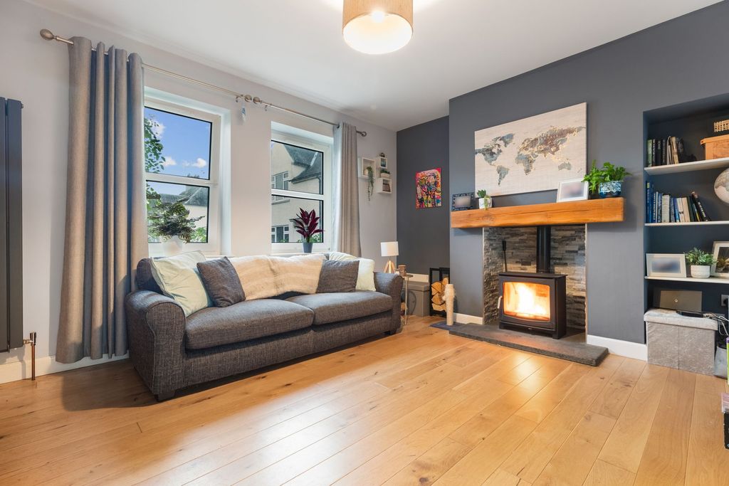 Property photo 3 of 27