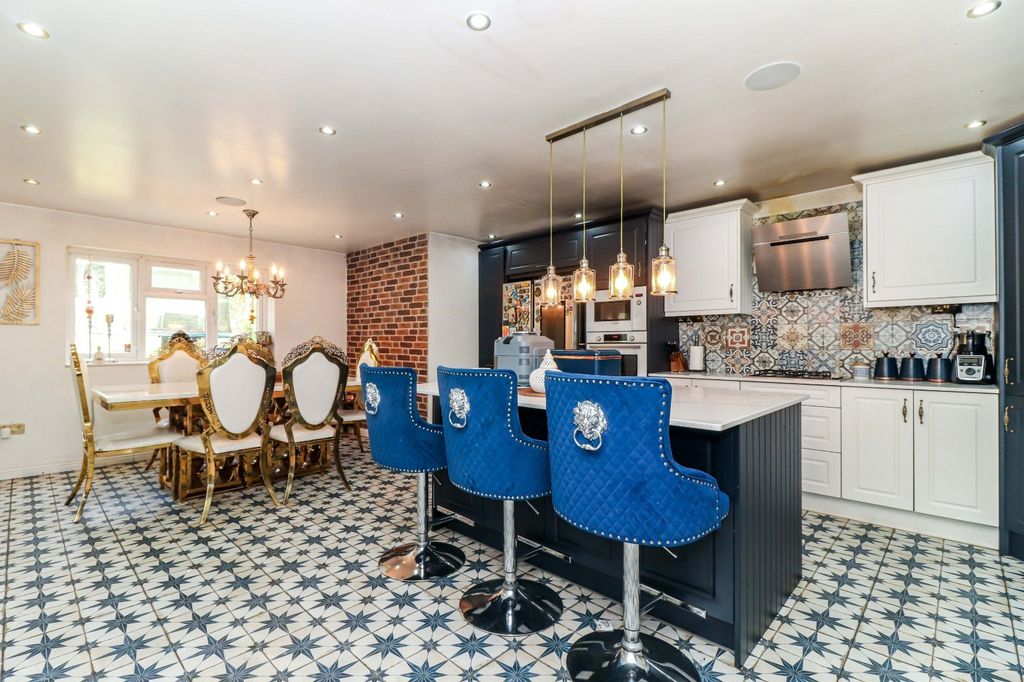 Property photo 2 of 18 Kitchen Dining Room