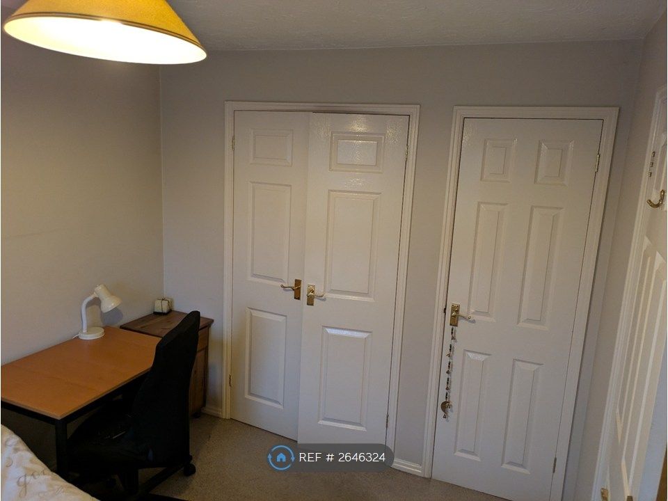 Property photo 2 of 4 Desk And Office Chair Are Optional