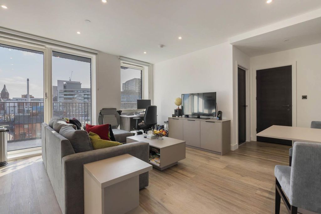 Property photo 2 of 29 Lounge/Dining Area