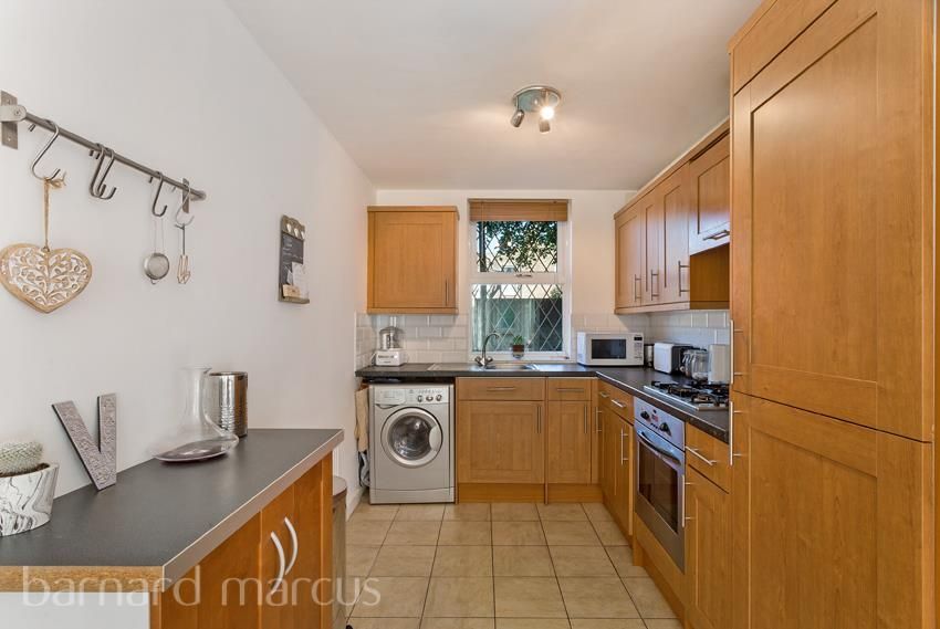 Property photo 3 of 8 Kitchen
