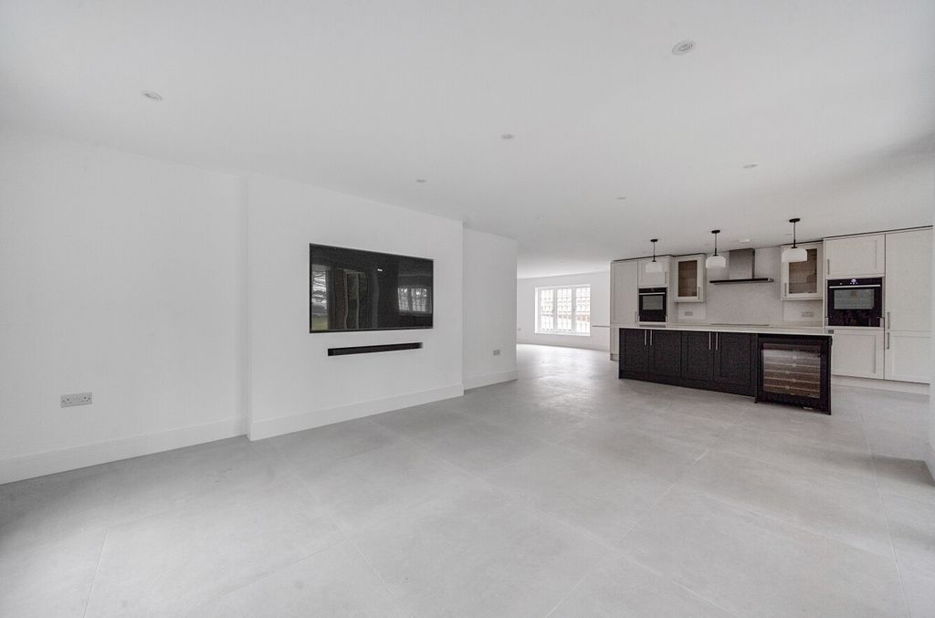 Property photo 3 of 40 1397608-19-695Fd2...