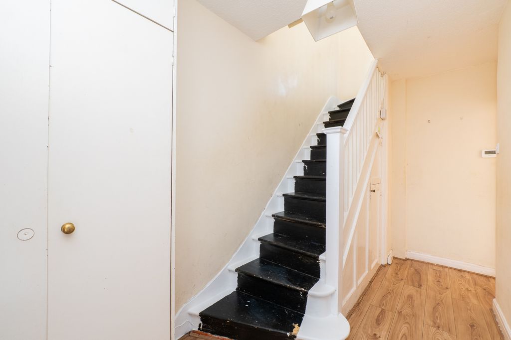 Property photo 2 of 26 Picture No. 23