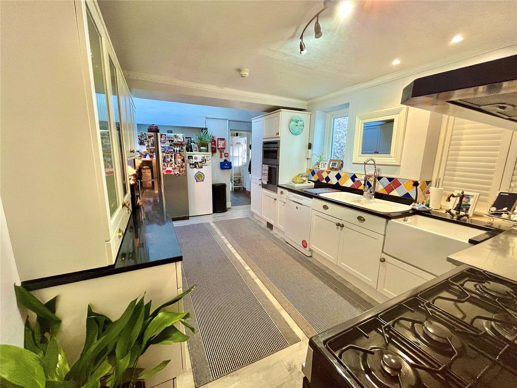 Property photo 2 of 33 Picture No. 44