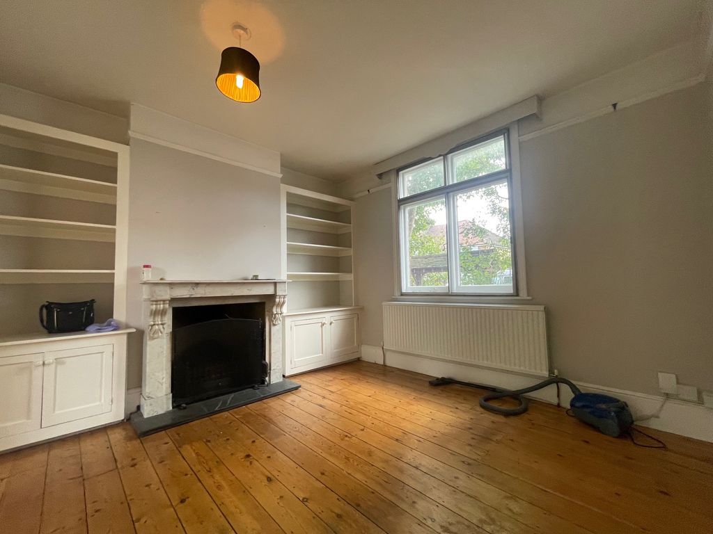 Property photo 3 of 12 4
