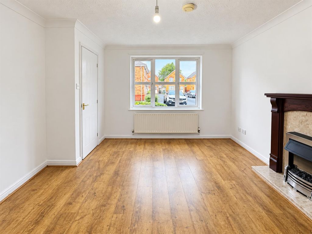 Property photo 2 of 10 Living Room.Png