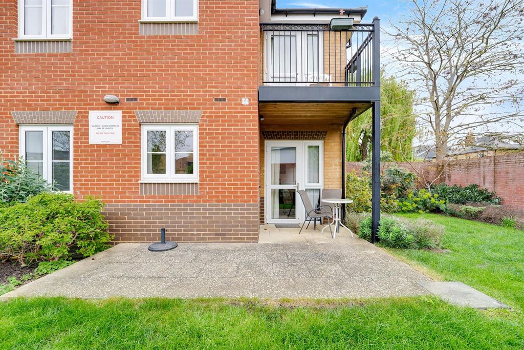 Property photo 3 of 15 05-A51586133-Ap-Mcs-7 Edward Place-28-Medium.Jpg