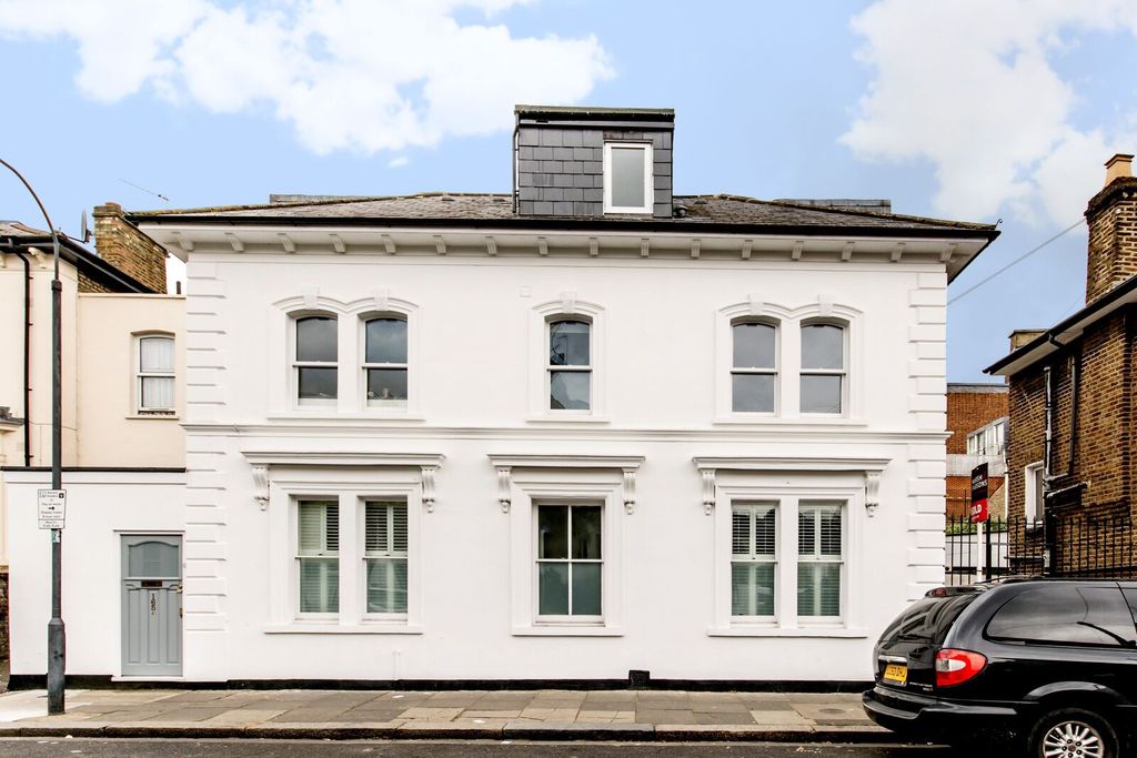 Property photo 1 of 18