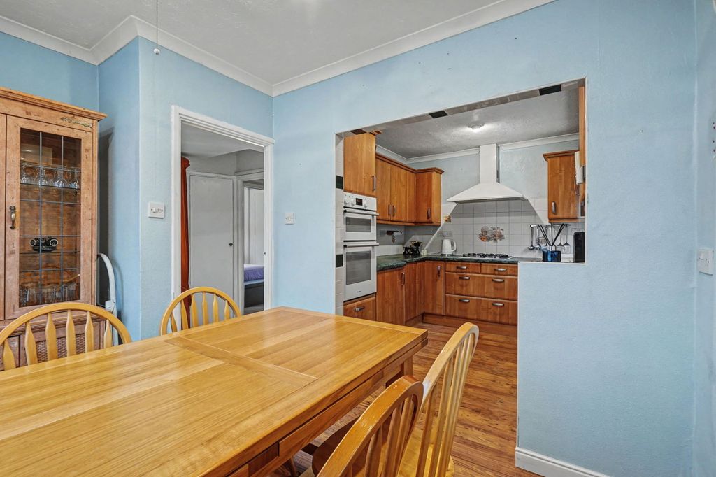 Property photo 3 of 25