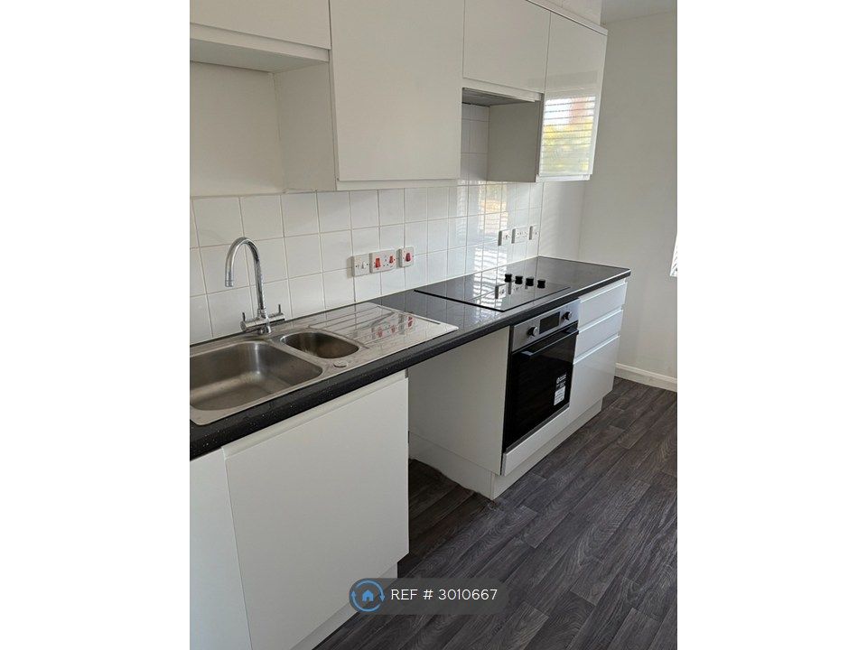 Property photo 2 of 11 Kitchen