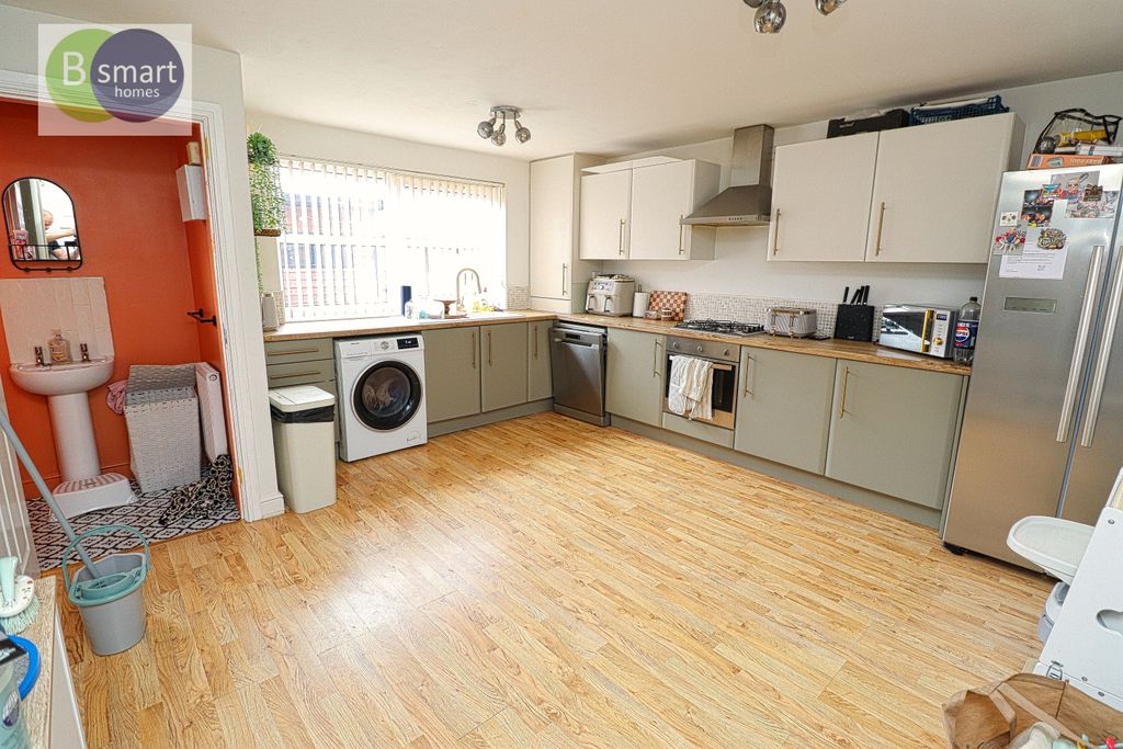 Property photo 3 of 12 Img_4785