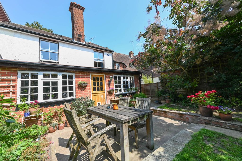 Property photo 2 of 23