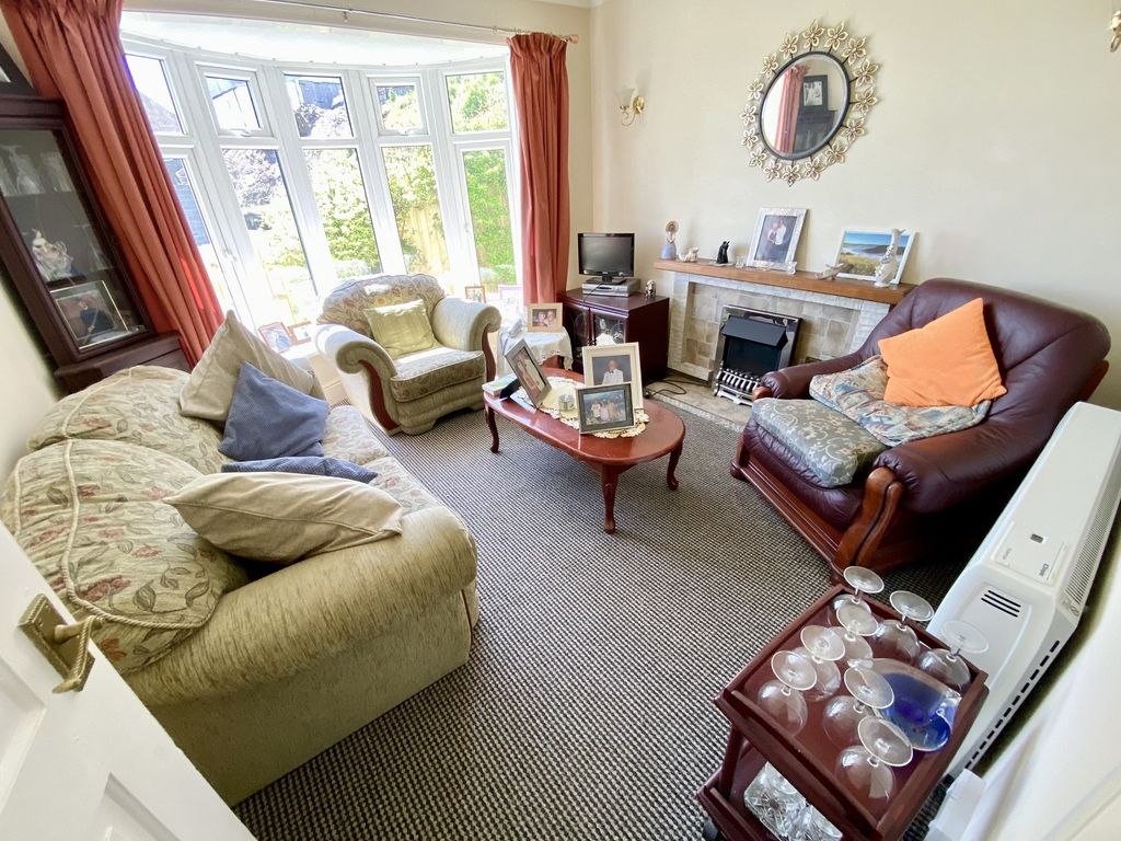 Property photo 3 of 16 Sitting Room