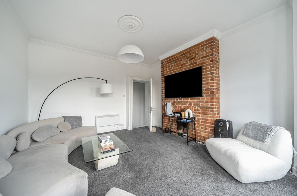 Property photo 2 of 13 Lounge