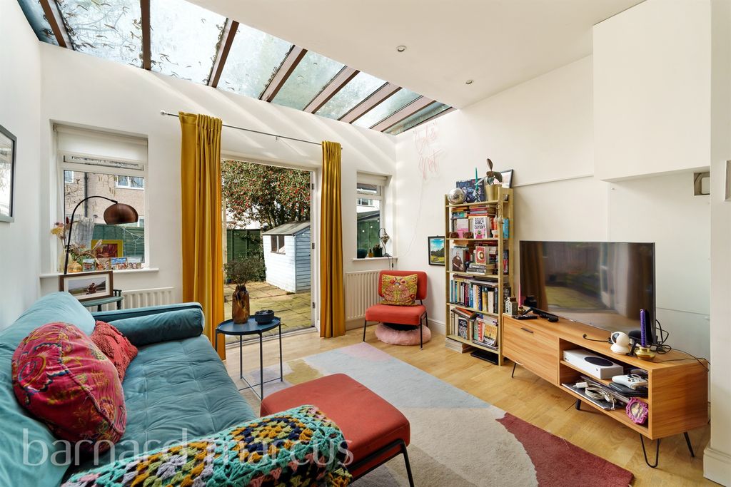 Property photo 2 of 8