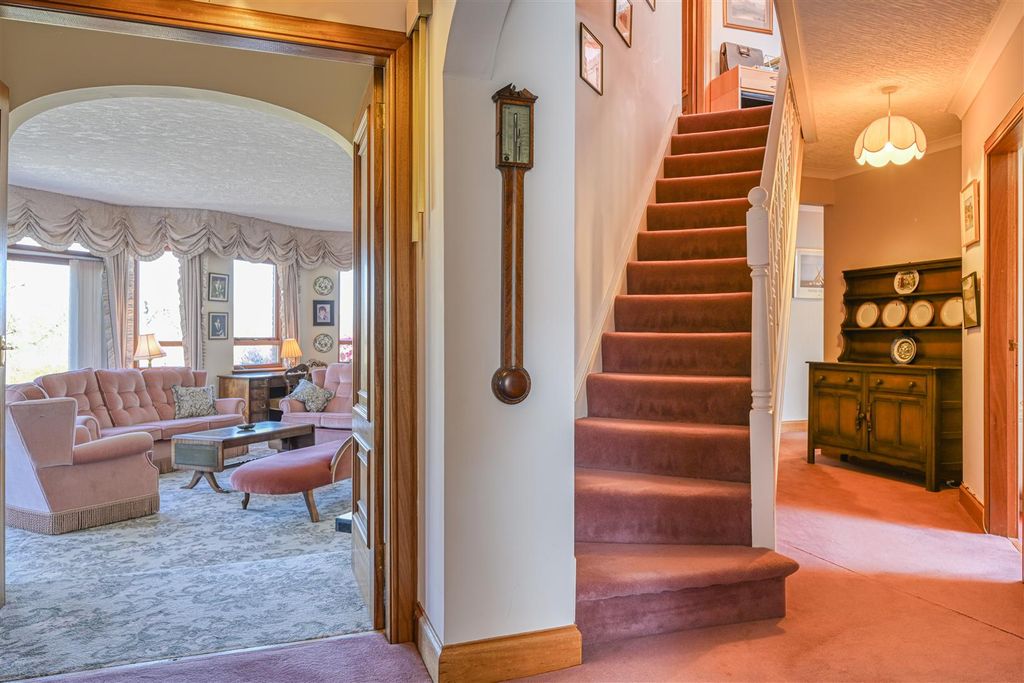 Property photo 2 of 30