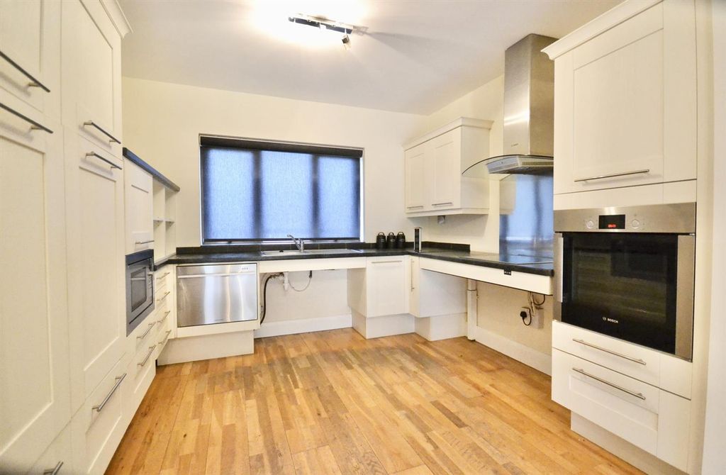 Property photo 3 of 31