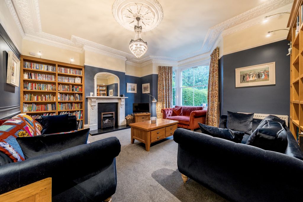 Property photo 2 of 34 Living Room