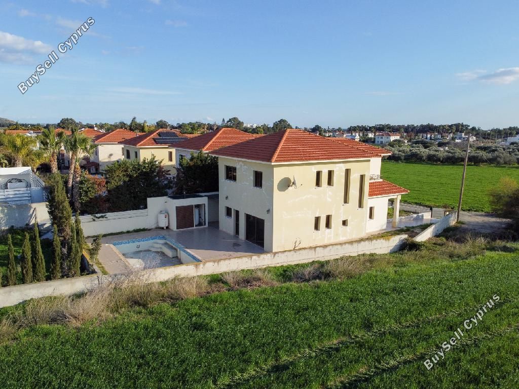 Property photo 2 of 22