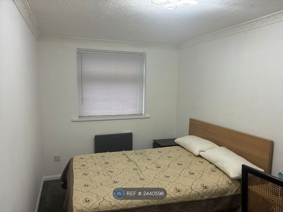 Property photo 2 of 4 Bedroom