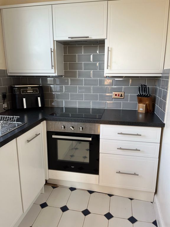 Property photo 2 of 7 Kitchen