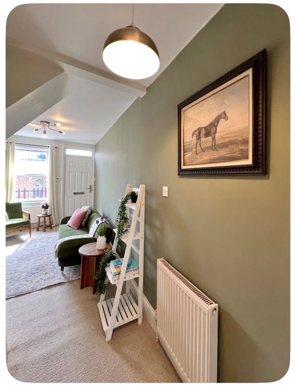 Property photo 2 of 11 Hallway