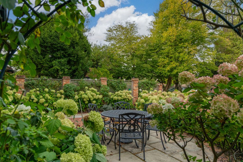 Property photo 2 of 26