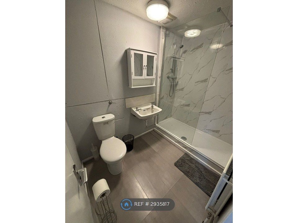 Property photo 3 of 13 Room 1 Ensuite