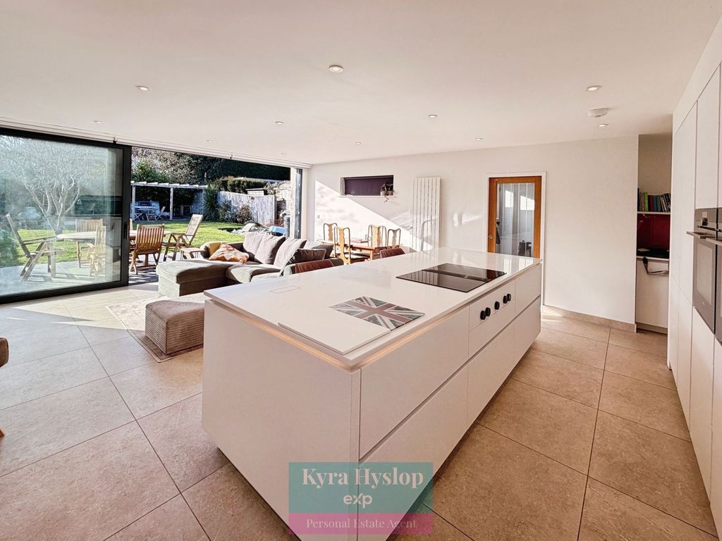 Property photo 3 of 21