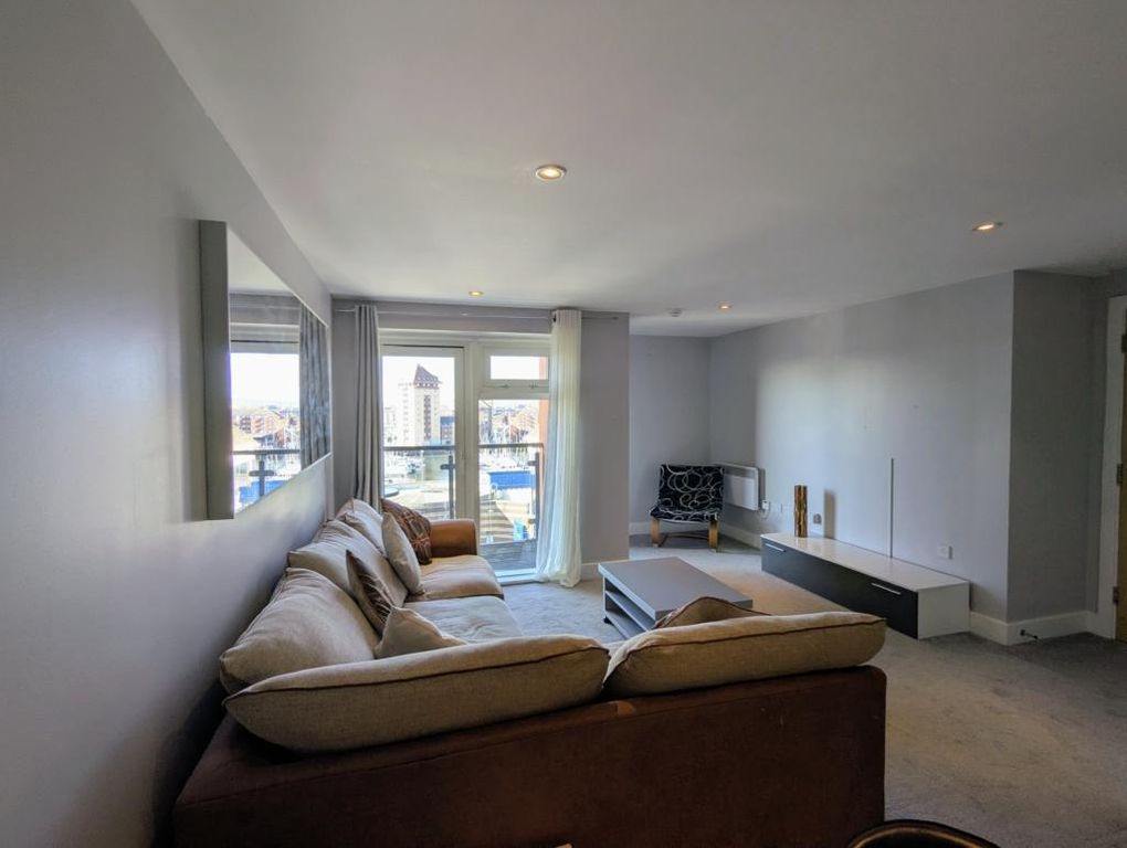 Property photo 2 of 12 Lounge