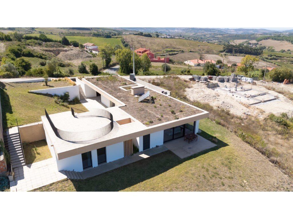 Property photo 1 of 60 4 Bedroom Villa With 6,000m2 Of Land In Torres Vedras