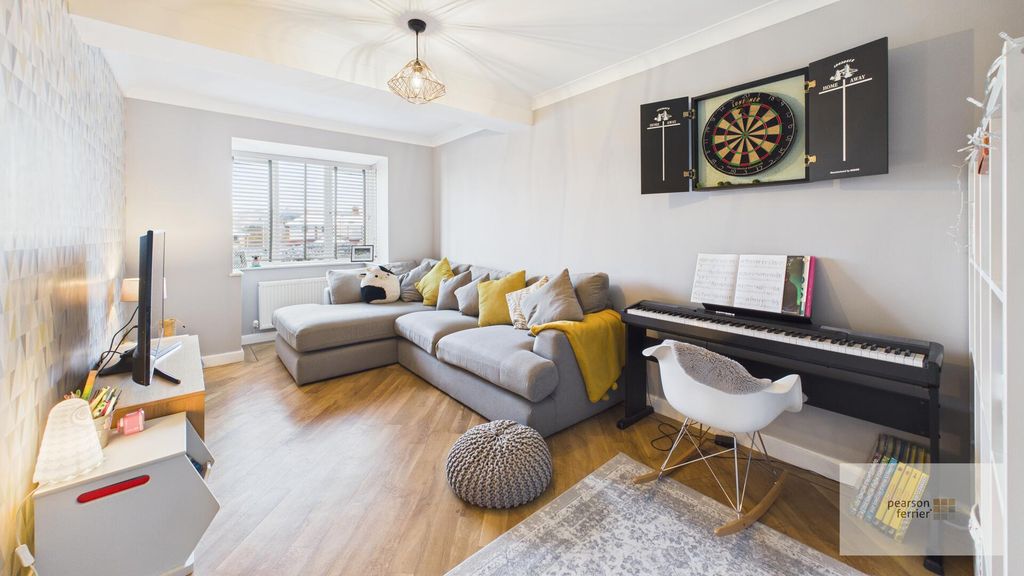 Property photo 3 of 22 Living Room